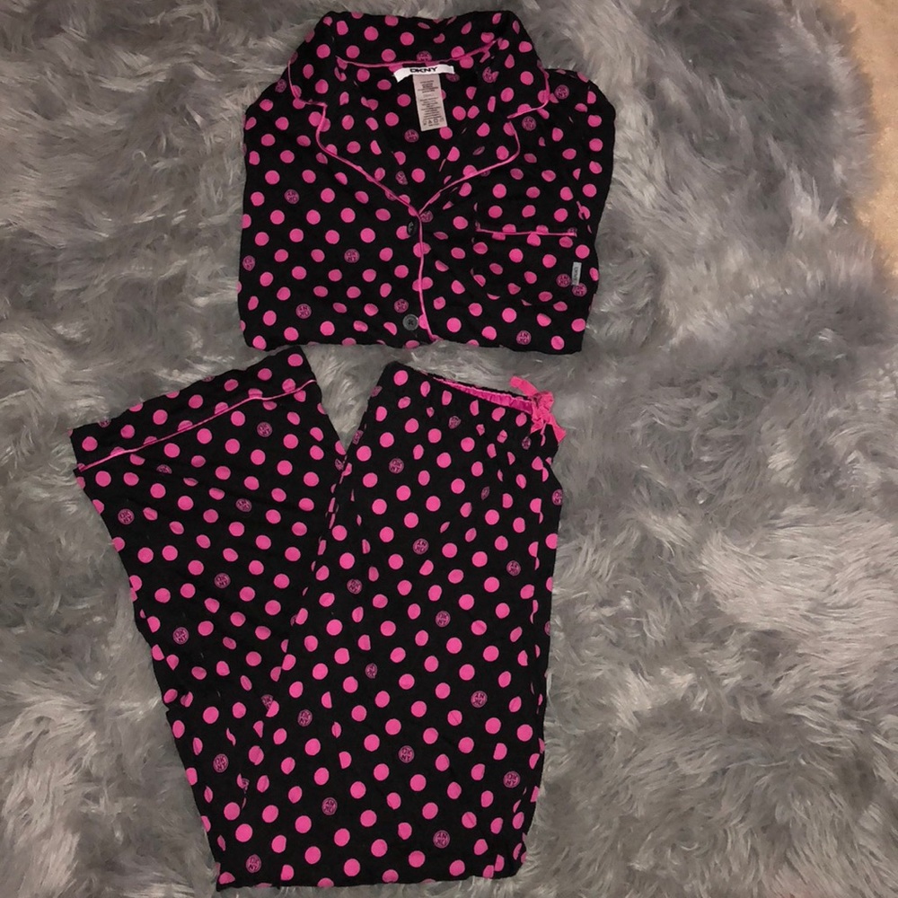 DKNY pajama outfit 🎀